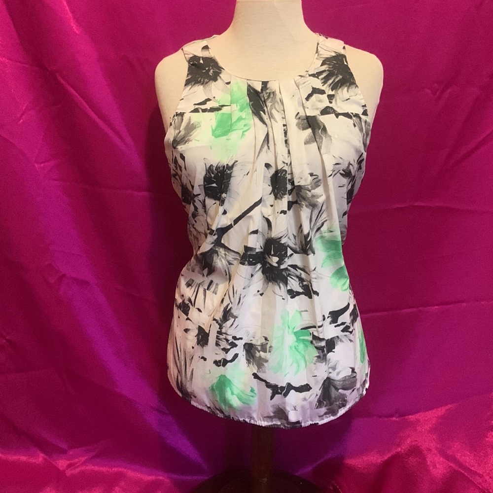 Vero moda size xs short sleeve blouse zip up back